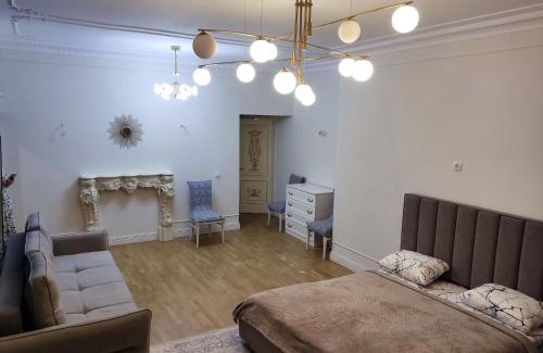 Almaty Apartment | 3-комнатная в ЖК Вавилон с видом на горы 8 спальных мест