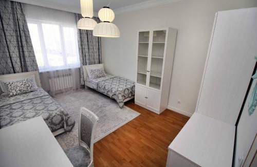 Almaty Apartment | 3-комнатная в ЖК Вавилон с видом на горы 8 спальных мест