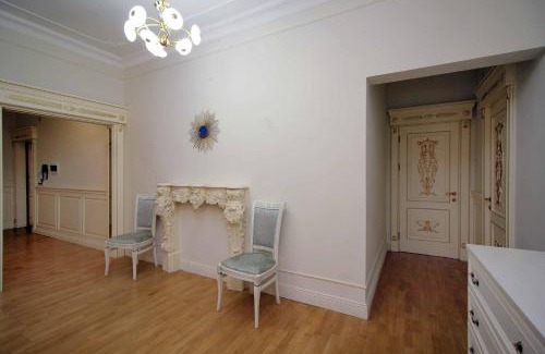 Almaty Apartment | 3-комнатная в ЖК Вавилон с видом на горы 8 спальных мест
