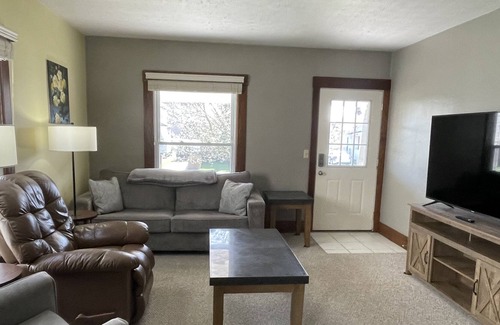 Bedford House | 3/1 Clean and Comfortable Home in Historic Bedford