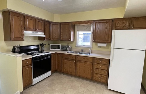 Bedford House | 3/1 Clean and Comfortable Home in Historic Bedford