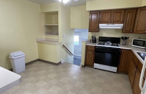 Bedford House | 3/1 Clean and Comfortable Home in Historic Bedford