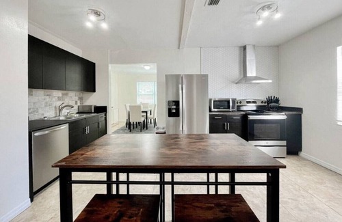 Virginia Park House | 3/2 Centrally located in Tampa!