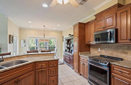 McCormick House | 3/2 house on Tara Golf Course in charming McCormick with WiFi, fitness room, AC