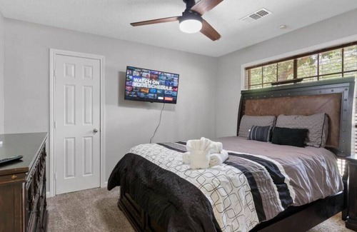 Dickinson House | 3/2 Oasis in a Beautifully Lush Neighborhood!