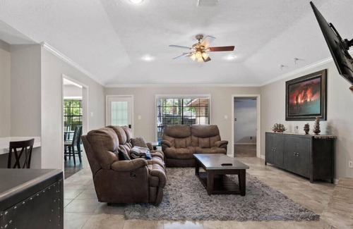 Dickinson House | 3/2 Oasis in a Beautifully Lush Neighborhood!
