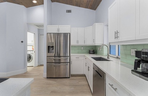 Pine Island Center House | 3/2 Pool Home on the Water in Bokeelia!