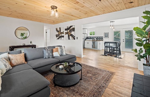 Alexander House | 3/2 Ranch Home on 1acre 9 miles from Downtown Asheville w Mountain Views