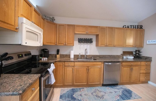 Disston Heights House | 3/2 Single Family Home - 15 Min to DTSP or Beaches