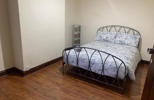 Manchester Apartment | 3/4 Bedroom House