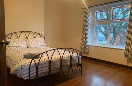 Manchester Apartment | 3/4 Bedroom House