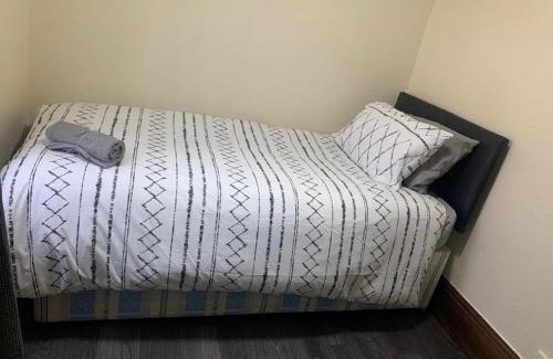 Manchester Apartment | 3/4 Bedroom House