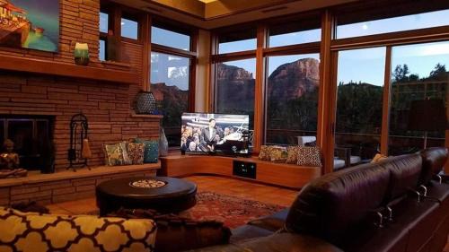 Sedona House | 3-acre Private Designer Villa-forever Views!