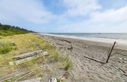 Brookings House | 3-Acre Property Beachfront Home in Smith River!