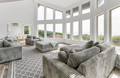 Brookings House | 3-Acre Property Beachfront Home in Smith River!