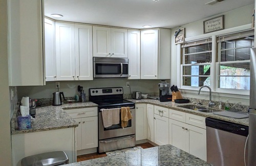 Sylva House | 3 bd 2 ba 1700 sq ft renovated home secluded yet close to many area attractions