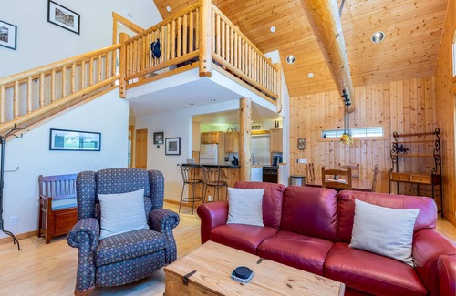 Redmond Ski Chalet | 3 Bd/2Ba, HOT TUB, Cabin Vibes, Eagle Crest Resort