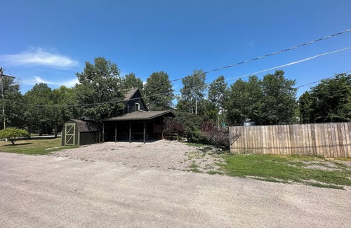 Columbia Falls House | 3 bd 3 ba Columbia Falls vacation home 15 miles from Glacier National Park