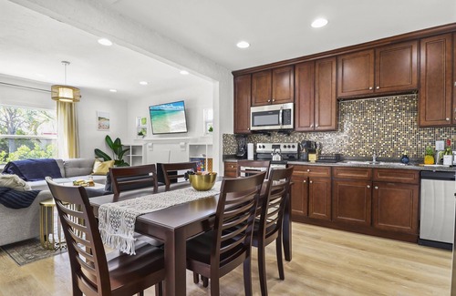 Parker Ridge House | 3 BD w/Parking and Shared Yard - Palm Wave Stays