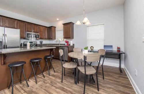South Pensacola House | 3 bdr 2 Bath Modern Townhouse 5 min Downtown