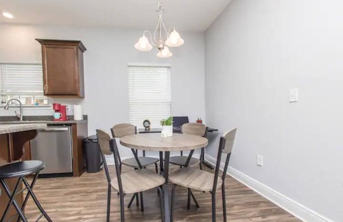 South Pensacola House | 3 bdr 2 Bath Modern Townhouse 5 min Downtown