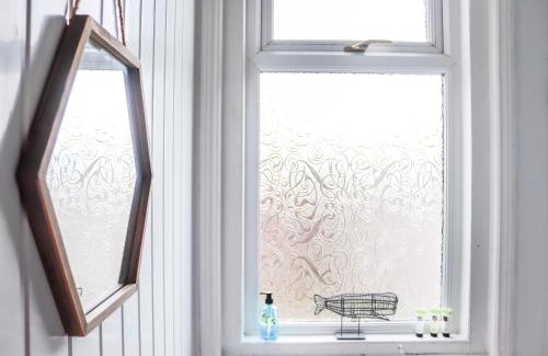 Woodhorn House | 3 BDR Entire Home Sleeps Up to 5 Contractors & Families Long or Short Stay Free WiFi & Parking