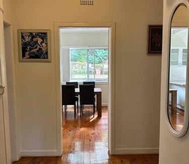 Earlwood Apartment | 3 BDR house close to train station, airport & City