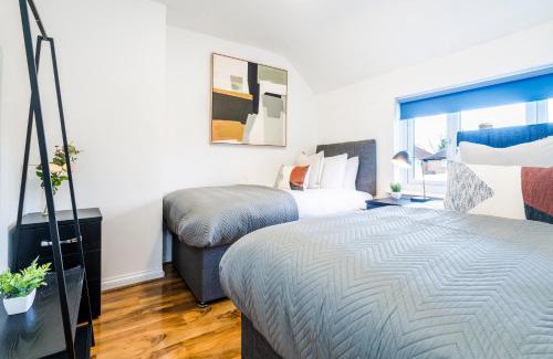 Norbiton House | 3 BDR House in Kingston upon Thames, London Waterloo in 30 mins