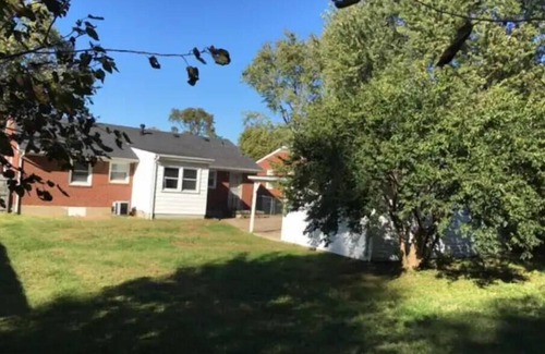 Woodland Hills House | 3 bdrm/1.5 bath, garage w/fenced yard