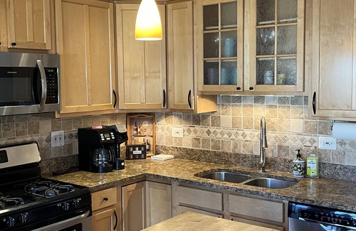 Irving Park East House | 3 Bdrm 2 Bath House Sleeps 8-10 in Chicago 2.5 miles to Wrigley w/2 car garage.