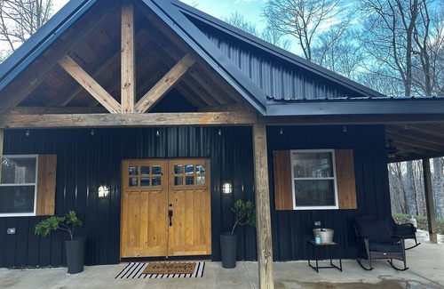 Nancy House | 3 bdrm/2 full bath home 1.5 miles from Wolf Creek Marina, Lake Cumberland