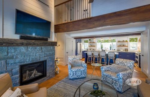 Muskoka Lakes Cottage | 3+ bdrm, 3 bath, Bunkie, Luxury, Lake Muskoka, Miles of boating on the Big 3!