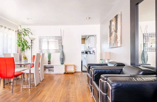 Melrose House | 3 Bdrm + 6 Beds + 2 Baths In A Cozy West Hollywood House