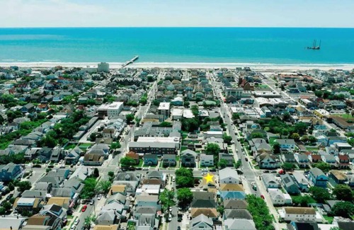 Ventnor City Apartment | 3 BDRM Apartment with 6 Beds, Pet Friendly, 2 Blocks to Beach