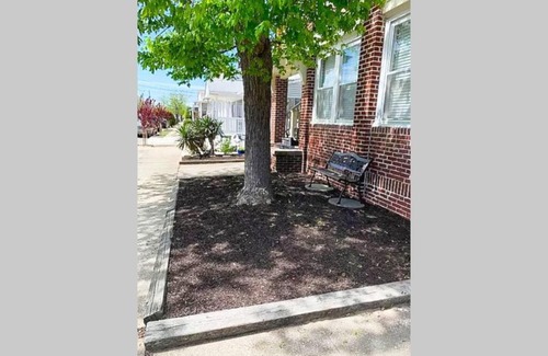 Ventnor City Apartment | 3 BDRM Apartment with 6 Beds, Pet Friendly, 2 Blocks to Beach