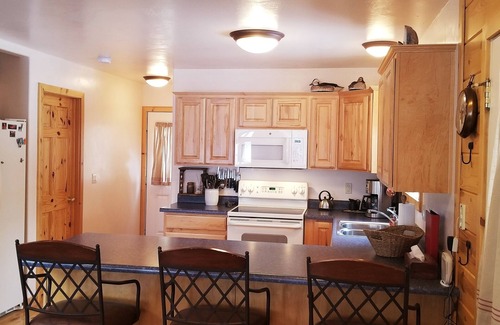 Long Valley Junction Cabin | 3 BDRM comfy cabin - centrally located to Bryce & Zion. Central air and Heating