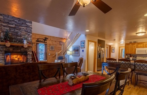 Long Valley Junction Cabin | 3 BDRM comfy cabin - centrally located to Bryce & Zion. Central air and Heating
