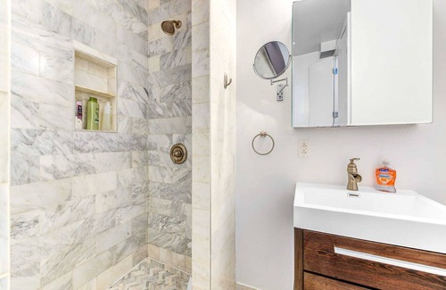 Hunters Point Apartment | 3 BDRM Empire State Building APT