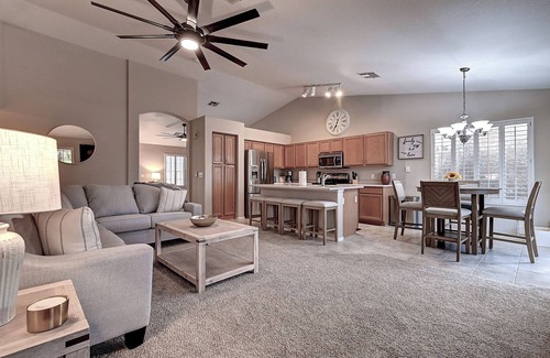 Glendale House | 3 bdrm Glendale Home w/Pool