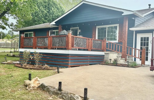 Kingston House | 3-bdrm house close to Catfish Bay, Westbay Casino & walking distance to the lake