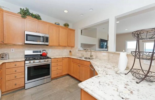 Saratoga Springs House | 3 Bdrm & In law Suite Spacious Townhouse with Beautiful Lake View & Amenities