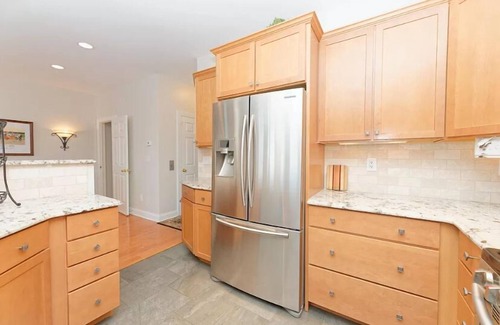 Saratoga Springs House | 3 Bdrm & In law Suite Spacious Townhouse with Beautiful Lake View & Amenities