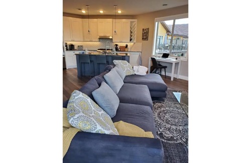 Westbank Condo | 3 Bdrm Wine Country Luxury Waterfront Condo