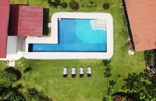 South Pacific Coast House | 3 BDRS, large pool & surrounded by nature!