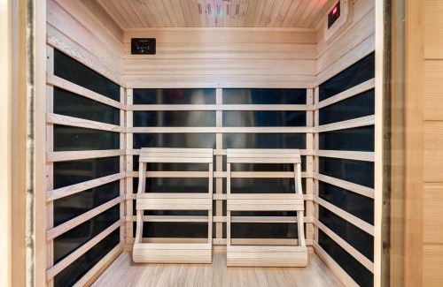 Sevierville House | 3 Bears Retreat! Luxury Indoor Pool Sauna