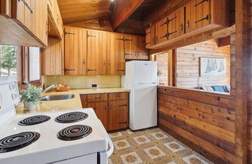 Minett Cottage | 3 bed 1 bath cottage on Lake Rosseau