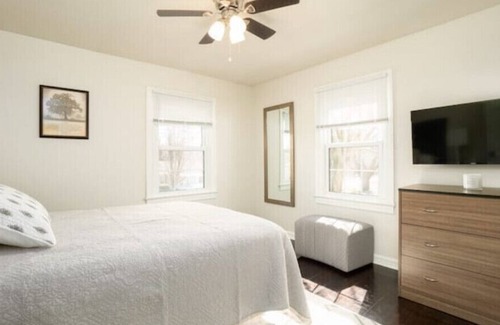 Greensboro House | 3 bed 1 bath near Revolution Mill/Cone Hospital