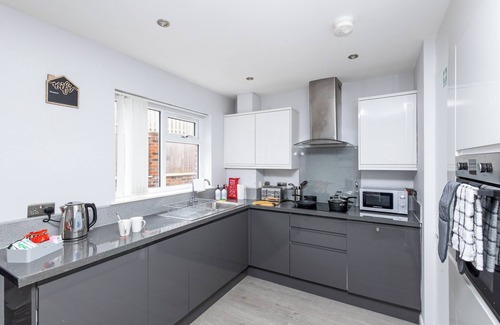 Leeds House | 3 Bed 2.5 Bath | Free Parking | WiFi | Master En-suite | Fussball Table | Garden