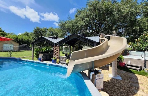 Lutz House | 🏡 3 Bed, 2.5 Bath | Heated Pool, Jacuzzi & Sauna! Tampa, FL