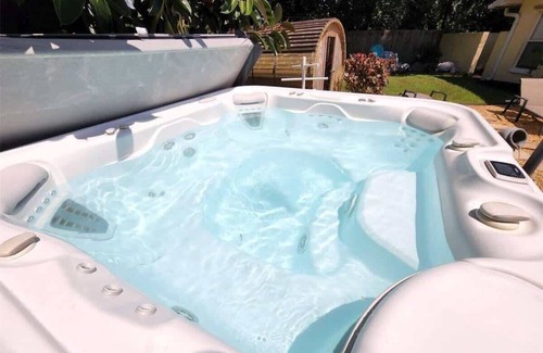 Lutz House | 🏡 3 Bed, 2.5 Bath | Heated Pool, Jacuzzi & Sauna! Tampa, FL